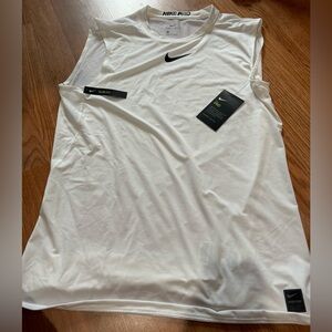 Men’s Nike pro tank top, slim fit Large, breathable material
